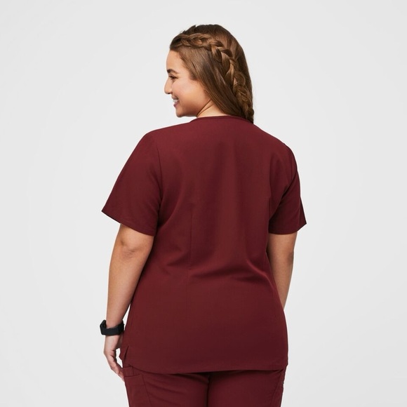 Figs Casma Three-Pocket Scrub Top- Burgundy - Picture 2 of 4